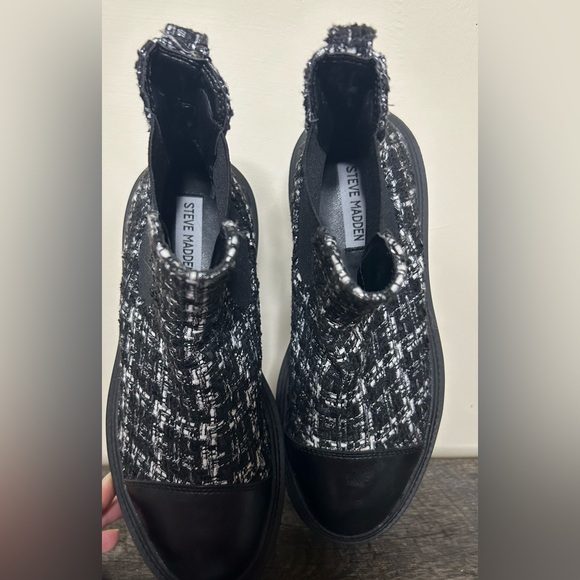 Steve Madden Size 8 boots - Picture 2 of 3